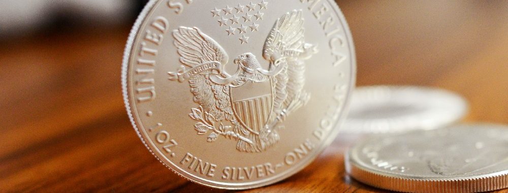 Pile: inflation monétaire, face: hausse des matières premières