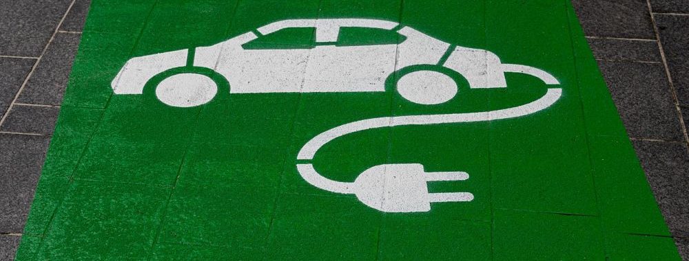 La course aux VE s’intensifie avec la flambée des prix du pétrole, mais le prix du nickel menace