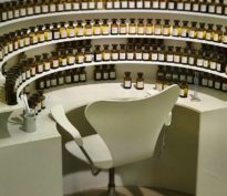 L’argent n’a pas d’odeur mais Tesla a celle du musc…