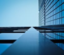 Rentrée studieuse pour les marchés, la France toujours à la peine