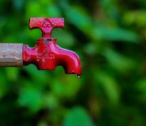 Quand le robinet se tarit: l’opportunité d’investir à long terme dans l’efficacité énergétique