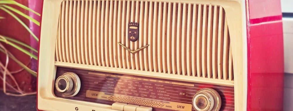 On écoute la voix de son maître et on observe le KRACH invisible