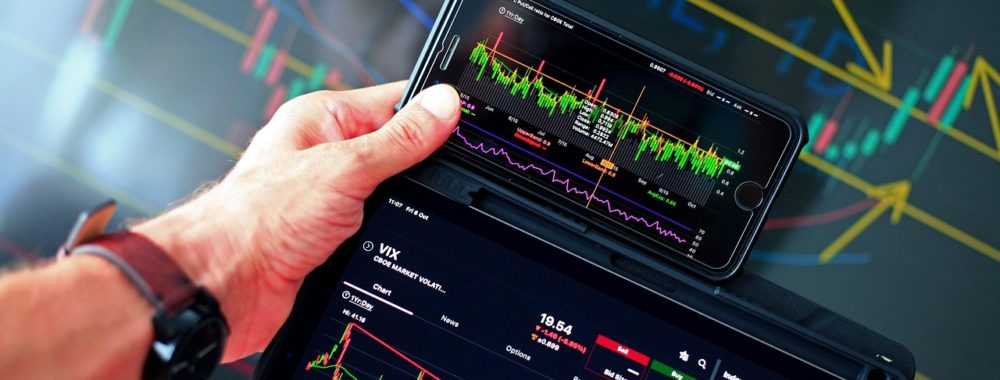 Quand la volatilité débarque, seuls les traders bien accrochés restent dans le wagon