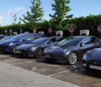 Tesla : Entre Casino Royale et Mourir peut attendre